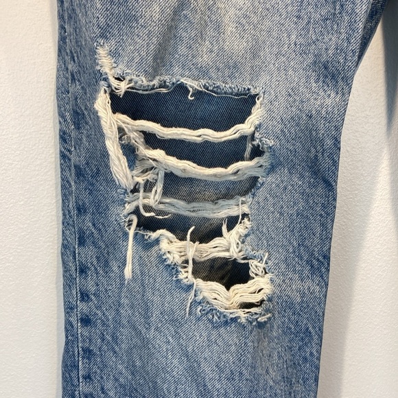 Zara Ripped Mom Jeans Size 6 Acid Wash Slightly Tapered Distressed High Rise - Picture 6 of 13